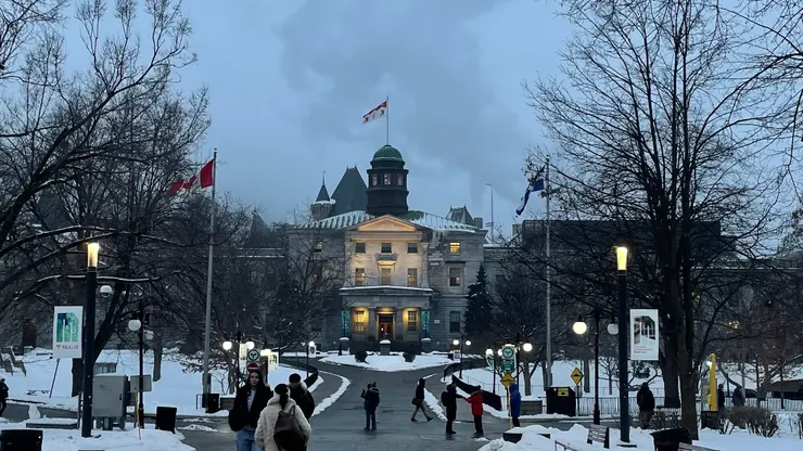 銀白的古老校園，是我曾經嚮往的地方。