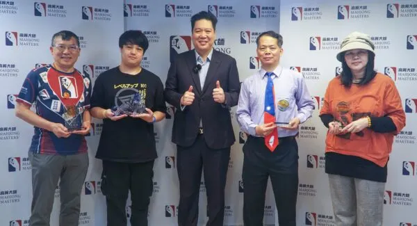 麻將大師得獎合影。圖/麻將大師