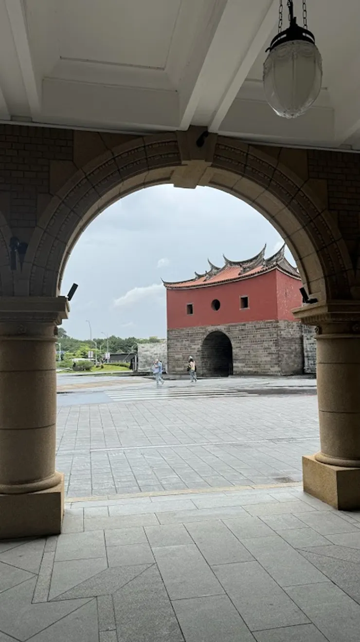 從臺北郵局望向北門