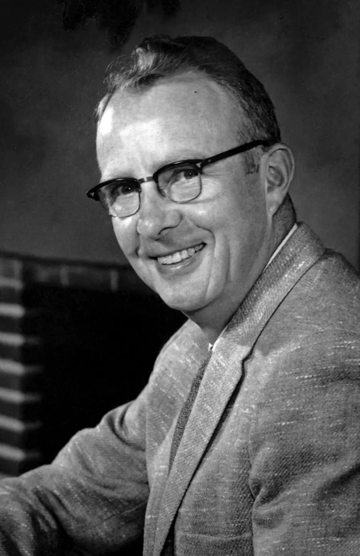 路易斯阿耳瓦雷茨 Luis Alvarez, 1911~1988；除了在物理學的貢獻，他在1980年與身為地質學家的兒子沃爾特一同研究K-T界線，發現地層中的銥含量高於正常值，而提出恐龍滅絕（白堊紀-第三紀滅絕事件）是因隕石撞擊造成