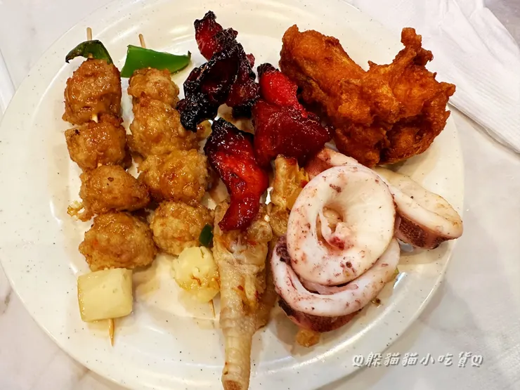 港式燒肉意料外的鬆軟好吃！蜜汁甜得恰到好處~