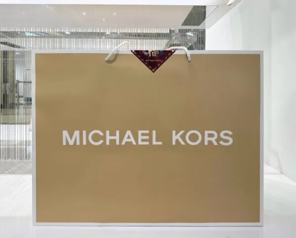 精品Outlet限量開運福袋登場，多品牌福袋搶攻春節檔期，吸引消費者搶先卡位新年開運好運勢。圖/義大世界