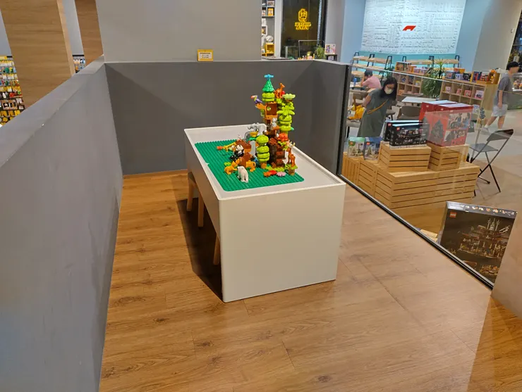 幼兒試玩區! 這區擺放了樂高得寶系列,是家長帶小小孩來啟發創意,並確認孩子對積木是否有興趣的最佳地點