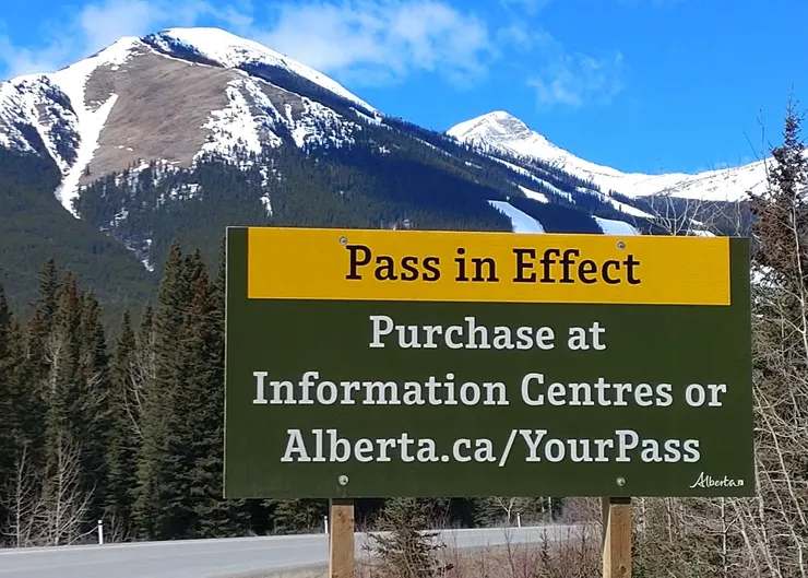 提醒遊客購買通行證