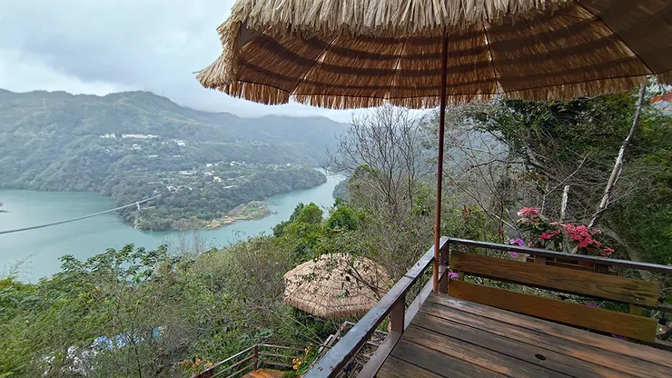 咖啡館右側的觀景台