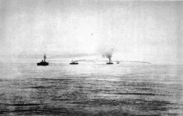 1894年9月17日，日軍隨艦攝影師從西京丸號拍攝到的海戰場景，遠處的北洋水師軍艦已經起火。