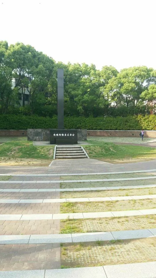 與八年抗戰有少許關係的，長崎原子彈落下地（雖然因此結束八年抗戰只是個side effect），旁邊有一個博物館，但來到時有點晚，又有一群中學生排隊入場，人太多，我沒有進去。