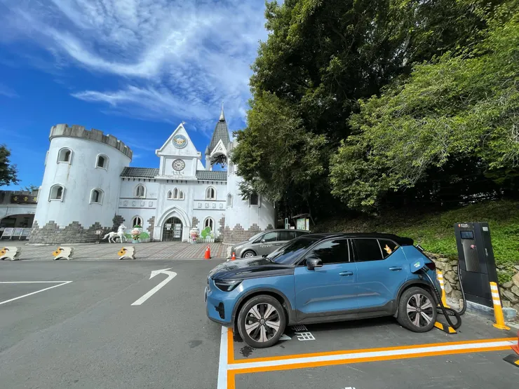 在清境農場提供快充服務的星舟