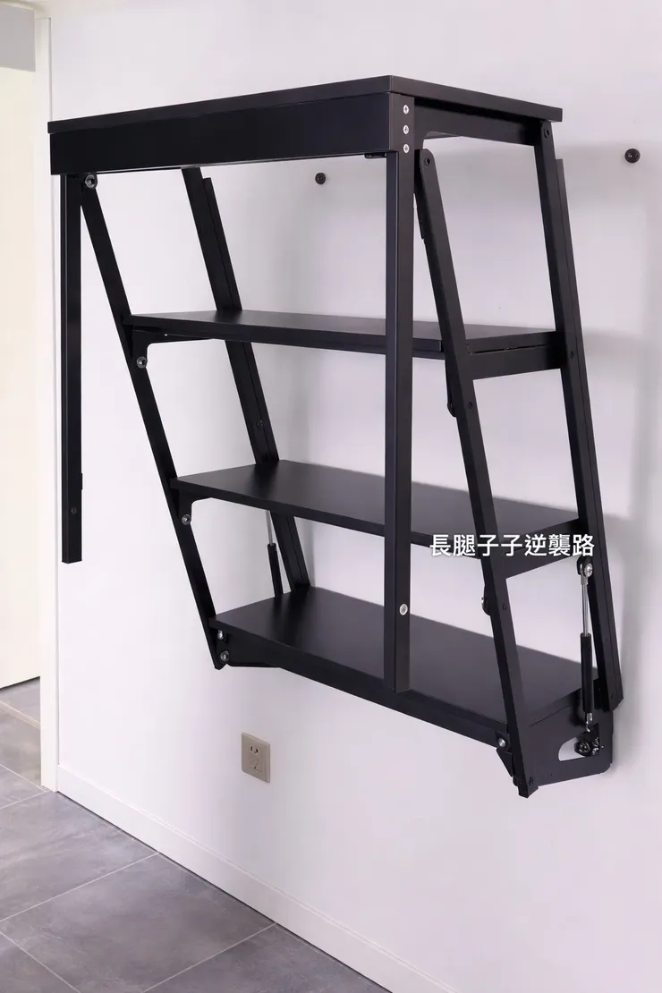 對於我這種家裡小的人來說 壁掛式摺疊桌根本拯救了我🥰