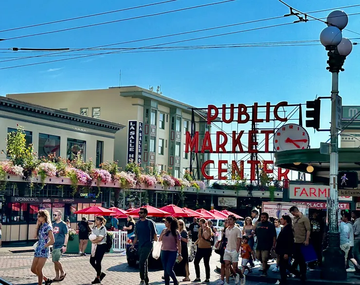 所有的人潮都聚集在派克市場這邊，好不熱鬧啊！ （圖 by Vina)