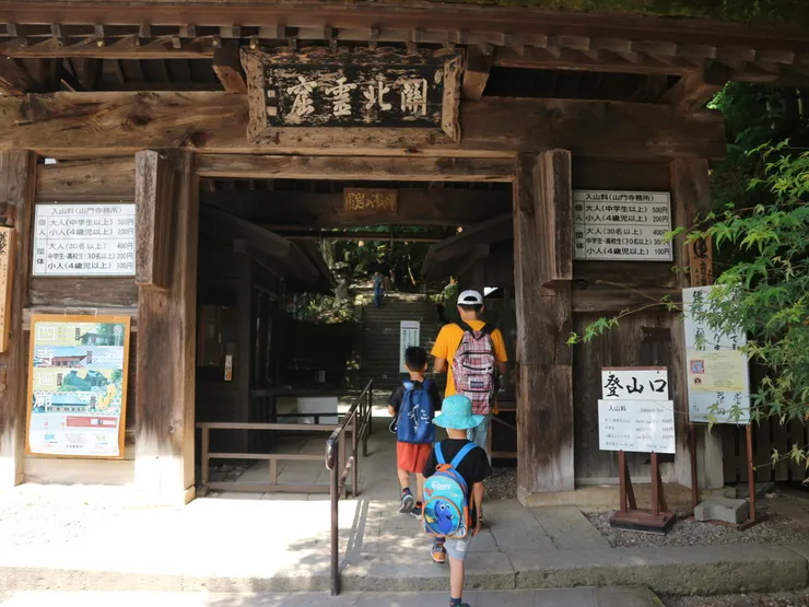 山寺登山口,需買票才能入內