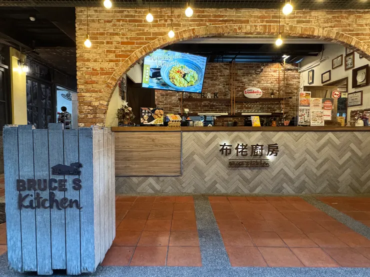 布佬廚房店門口