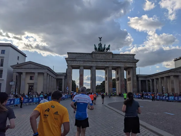 終點前的布蘭登堡門令人感動