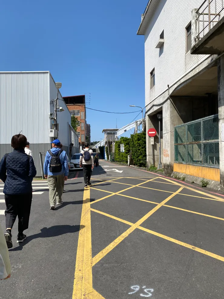 中興路三段口，這裡是瑠公圳原始圳路跨越景美溪「木梘」的梘頭