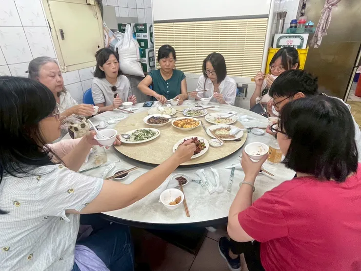 最後分享大夥兒的午餐和晚餐美食！！！上海華都小吃的美味午餐！