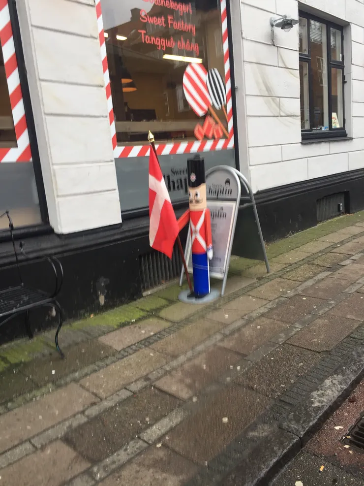 他們學會甜言蜜語,卻忘了味覺。