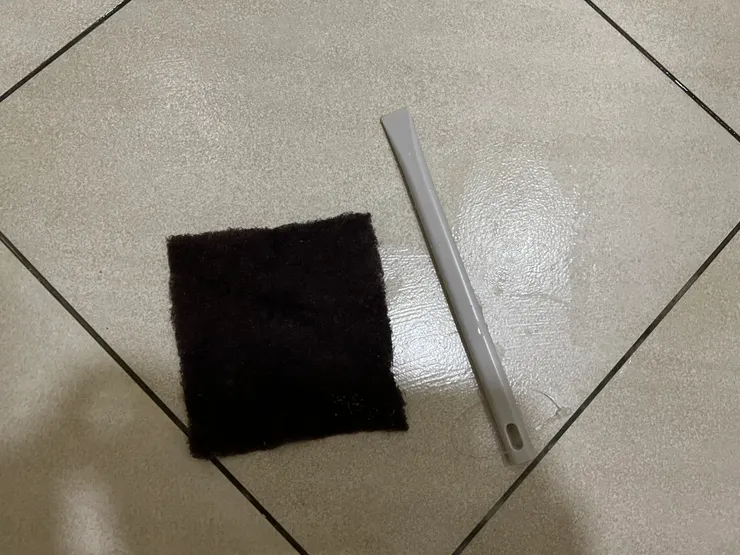 右邊白色就是無印良品的刮刀