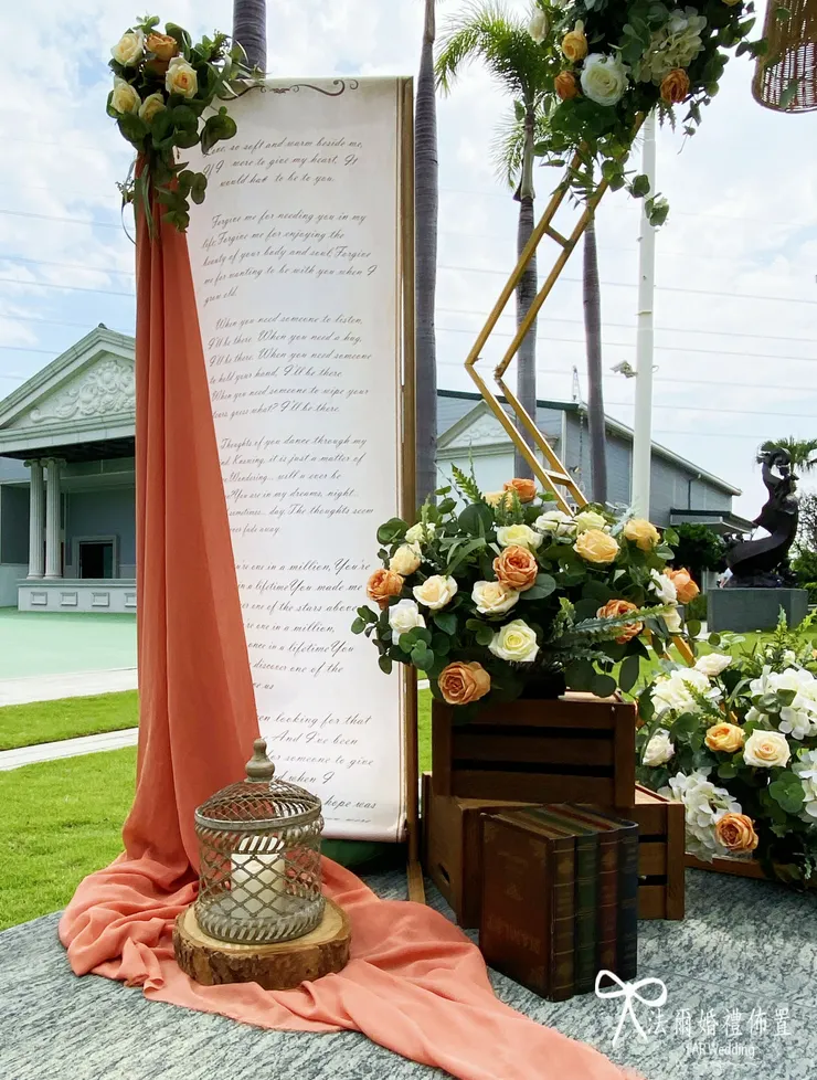 #阿勇家餐飲事業-漂亮園-戶外婚禮-心動甜美橘佈置-法爾婚禮佈置 在#阿勇師漂亮莊園的戶外婚禮現場,以「甜美橘風」與自然光下的金色拱門與花藝層次,打造出浪漫自然的婚禮拍照背板。 整體佈置以溫柔橘白花藝、金色幾何拱門與自然系元素結合, 呈現質感莊園風格,完美襯托新人幸福時刻。 預約洽詢開放中,讓你的婚禮從此閃耀不將就。 私訊預約諮詢,帶著你的夢想,我們來實現! 用專業佈置,讓你的故事閃耀動人! 讓我們一起見證您人生中最重要的時刻! 歡迎FB或 IG私訊詢問與我們預約哦~ *平日一~五下午 2:00 到晚上 9:00 都可以預約來門市哦!! *(若需假日前來可以另外和我們再約時間哦!!) 法爾婚禮佈置地址: 台南市東區文化路131號 車子可以直接停在我們門口喔!~ 台南婚禮 #台南婚禮佈置推薦 #台南婚禮佈置 #南部婚禮佈置 #高雄婚禮佈置 #嘉義婚禮佈置 #屏東婚禮佈置 #婚禮佈置 #家宴婚禮佈置 #戶外婚禮佈置 #台南婚禮 #FARweddings