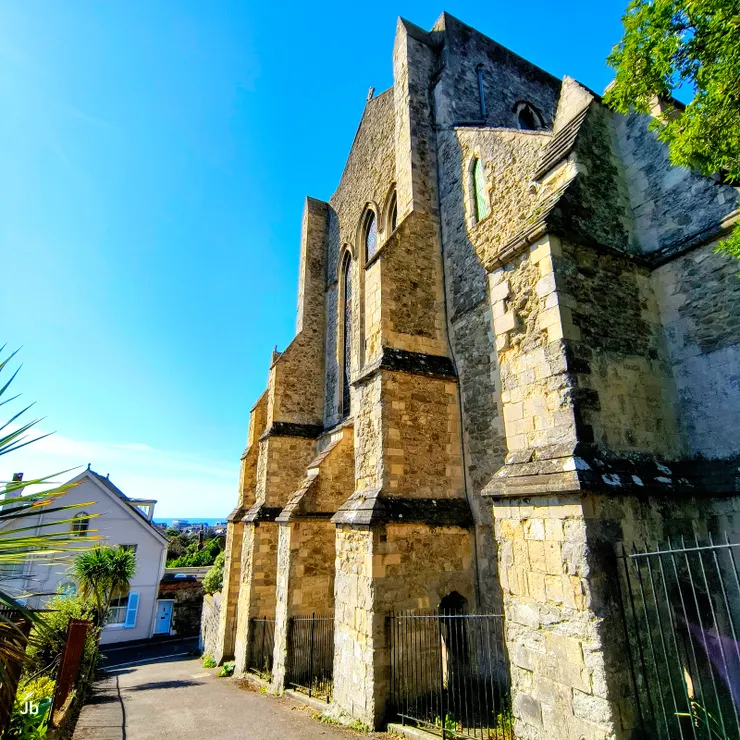 【聖倫納德教堂東側】