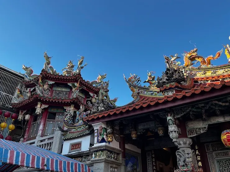 屋脊剪黏工藝精緻（圖片截圖於網路）