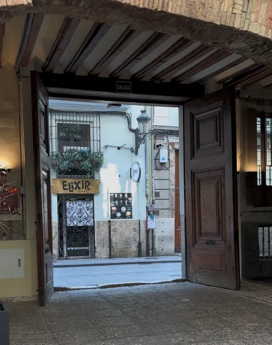 語言學校的大門口