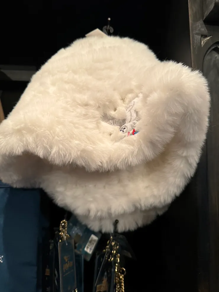 超級推薦嘿美的帽子,毛毛很好摸、版型戴起來也很好看!