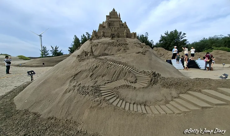 ▲2025苗栗「通霄沙雕藝術節」逍遙沙城/圖片來源：Betty's Jump Diary