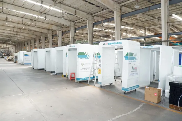 啟翔製造的防疫門