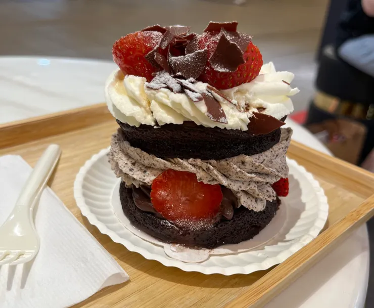 店家說這款蛋糕叫「毒藥」，吃完還真的有升天的感覺。