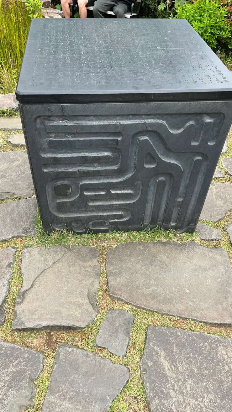 算在上頭守護美術館。