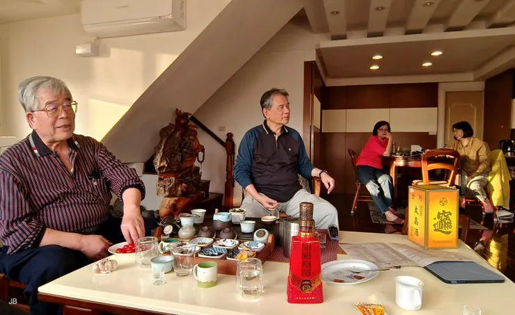 【乙巳歲末，老田家香腸品嚐會，搭配高粱老酒，薄酒萊新酒試飲根本没得比。】