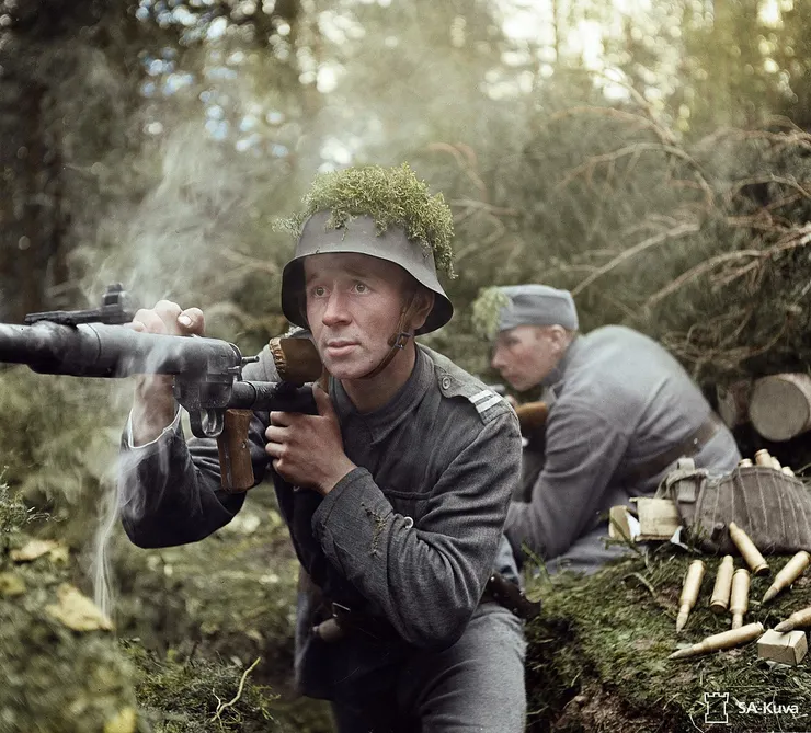 繼續戰爭中芬蘭國防軍士兵使用繳獲的PTRD-41