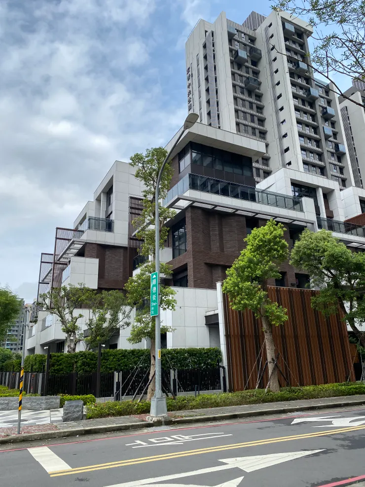 漂亮的透天公寓