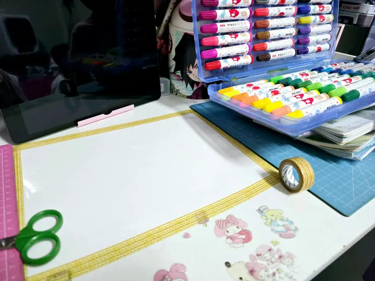 體驗愛塗鴉寶貝看過來!可自由裁切、牆壁、木板隨處可黏、白板