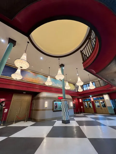 吉卜力大倉庫裡的電影院，photo by bookarchery