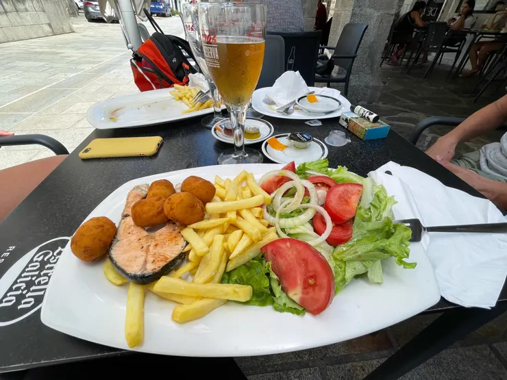 吃了一餐超級豐盛的午餐，一路飽到晚餐