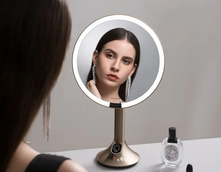 圖說：Honeywell 類太陽光AI化妝鏡，為摯愛選擇科技與浪漫的完美結合。（圖／Honeywell）