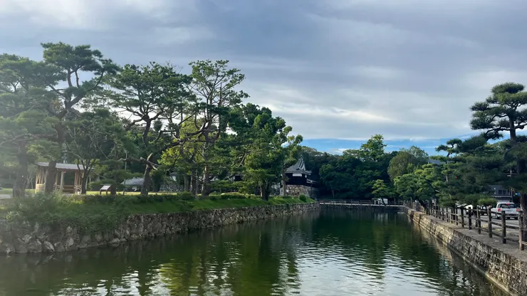 如今的護城河已不再有劍拔弩張的氣氛，而是有種歲月靜好。