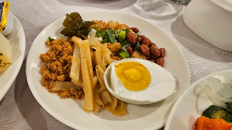 清粥小菜配菜有我很愛的鹹鴨蛋!成本不低!