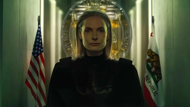 蕾貝卡弗格森飾演 AI 法官