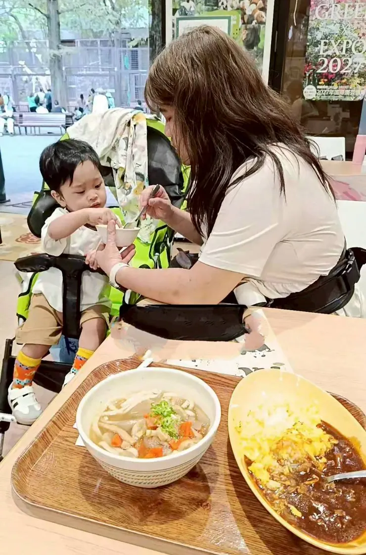 珍豬先吃烏龍麵😍