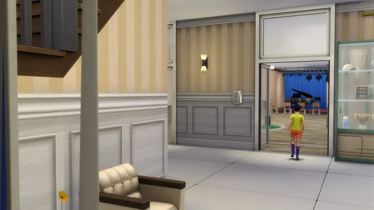 推開校門了。(怎麼有人？)