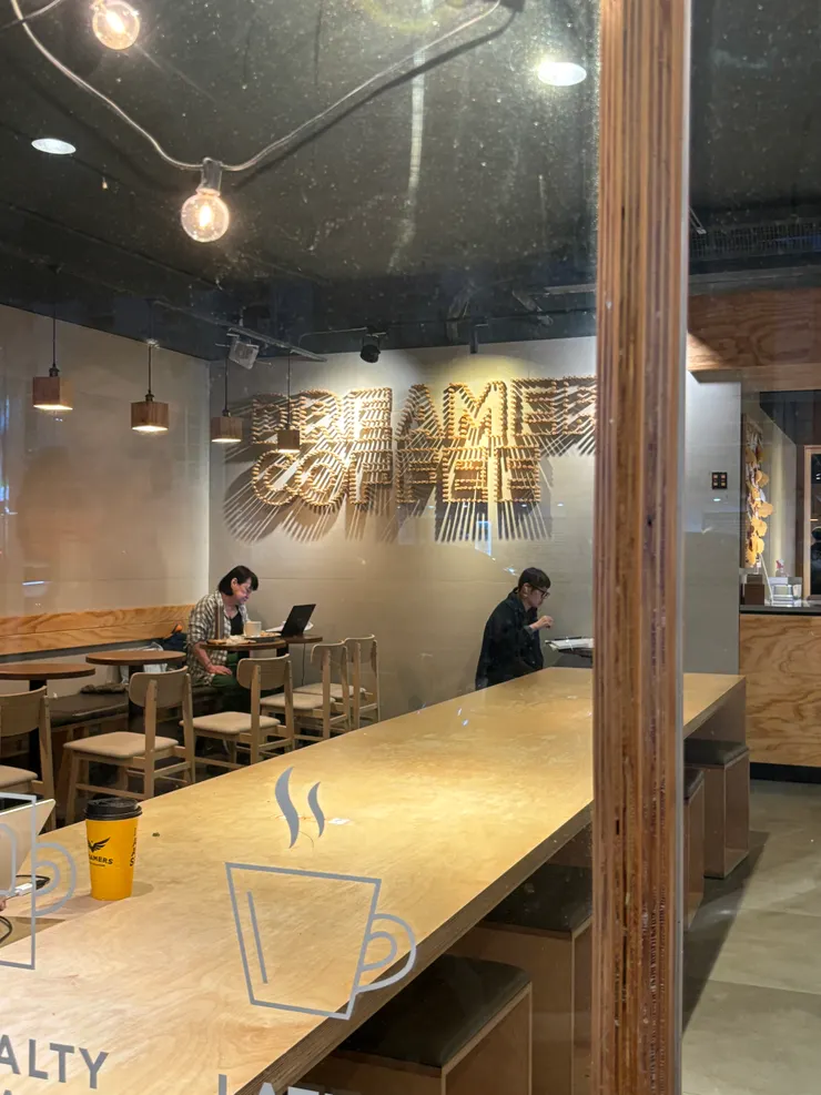 Dreamers Coffee Roasters 微風復興｜入口