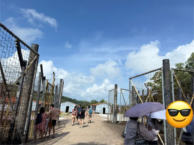 重重圍籬的門口