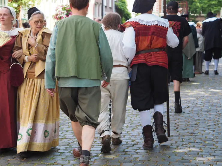 貴婦遇到囚犯一副矮額~的樣子