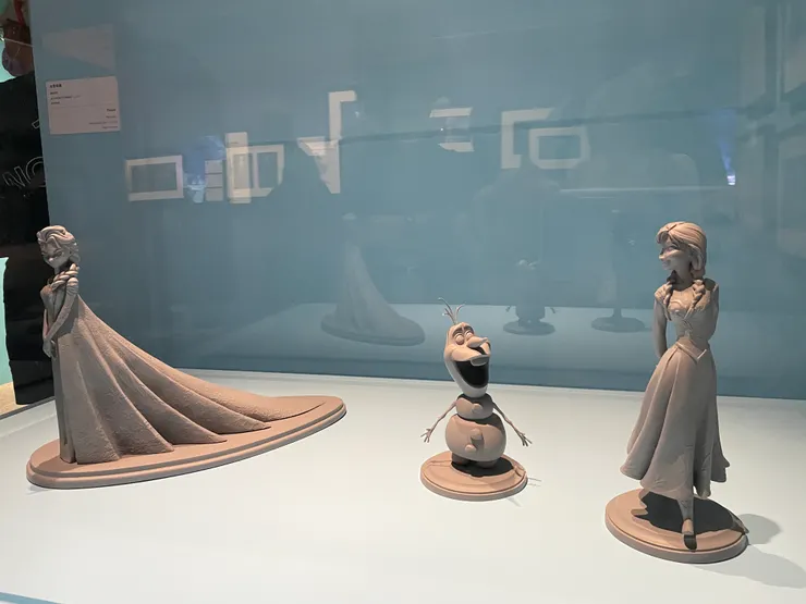 動畫《冰雪奇緣》的角色模型。