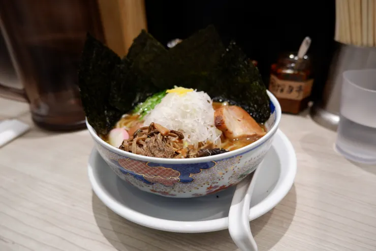 「賞美堂」春秋紋系列麵碗，本尊真的是很美麗！