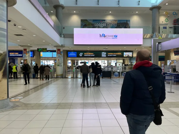 巴里機場BRI 出境大廳