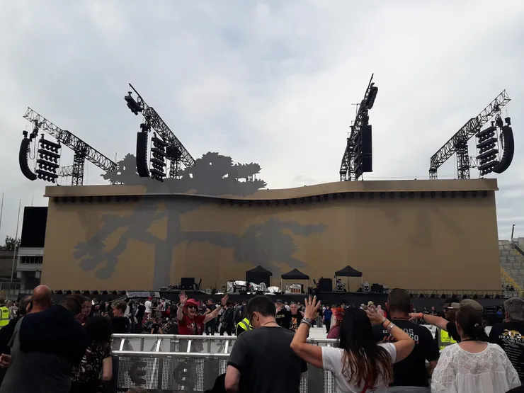 等候表演 / 資料來源：我自己