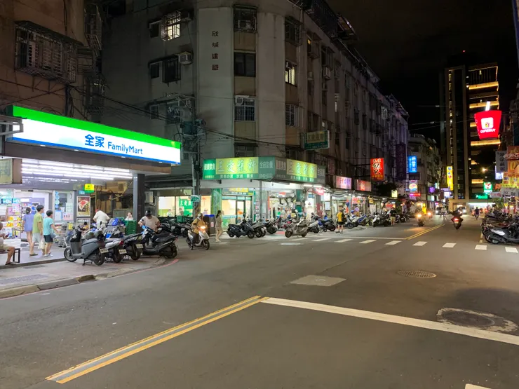 這個時間已經沒有辦法再隨意搭公車亂走了…